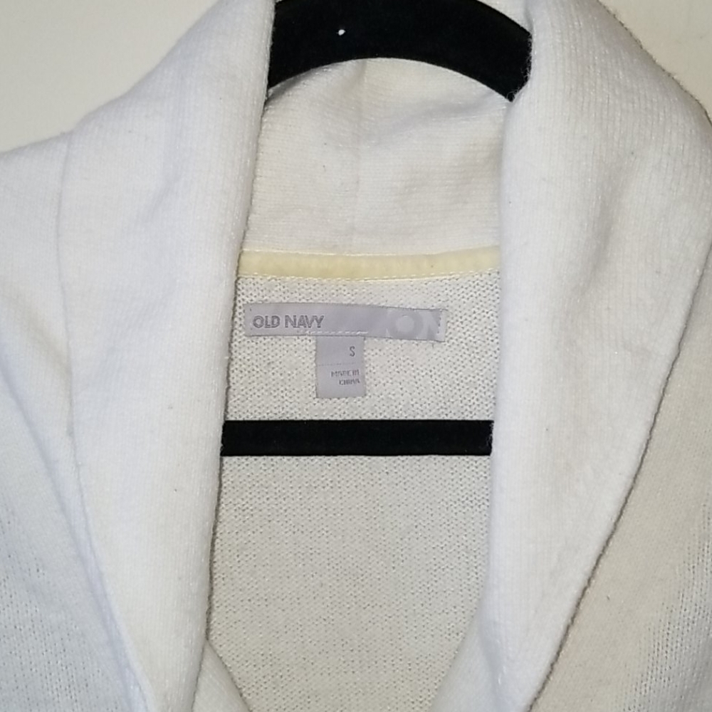 Buttoned sweater - Picture 7 of 8